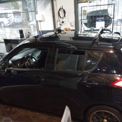 BARRAS DE TECHO COMPLEMENTOS DEPORTIVOS EN CAO NEGRO EN UN SWIFT