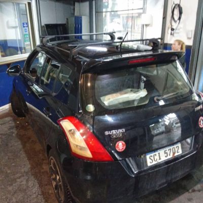 BARRAS DE TECHO EN CAO NEGRO SUZUKI SWIFT