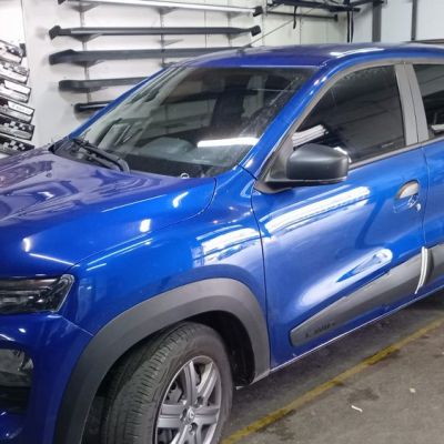 MOLDURA DE PUERTA EN RENAULT KWID